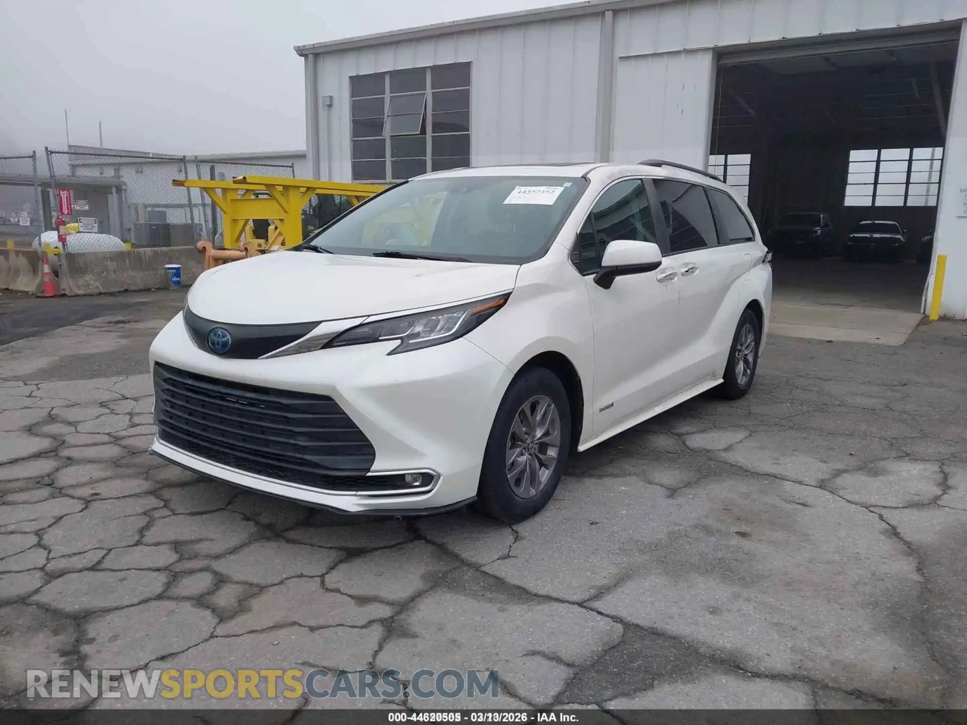 2 Photograph of a damaged car 5TDYRKEC4MS046800 TOYOTA SIENNA 2021