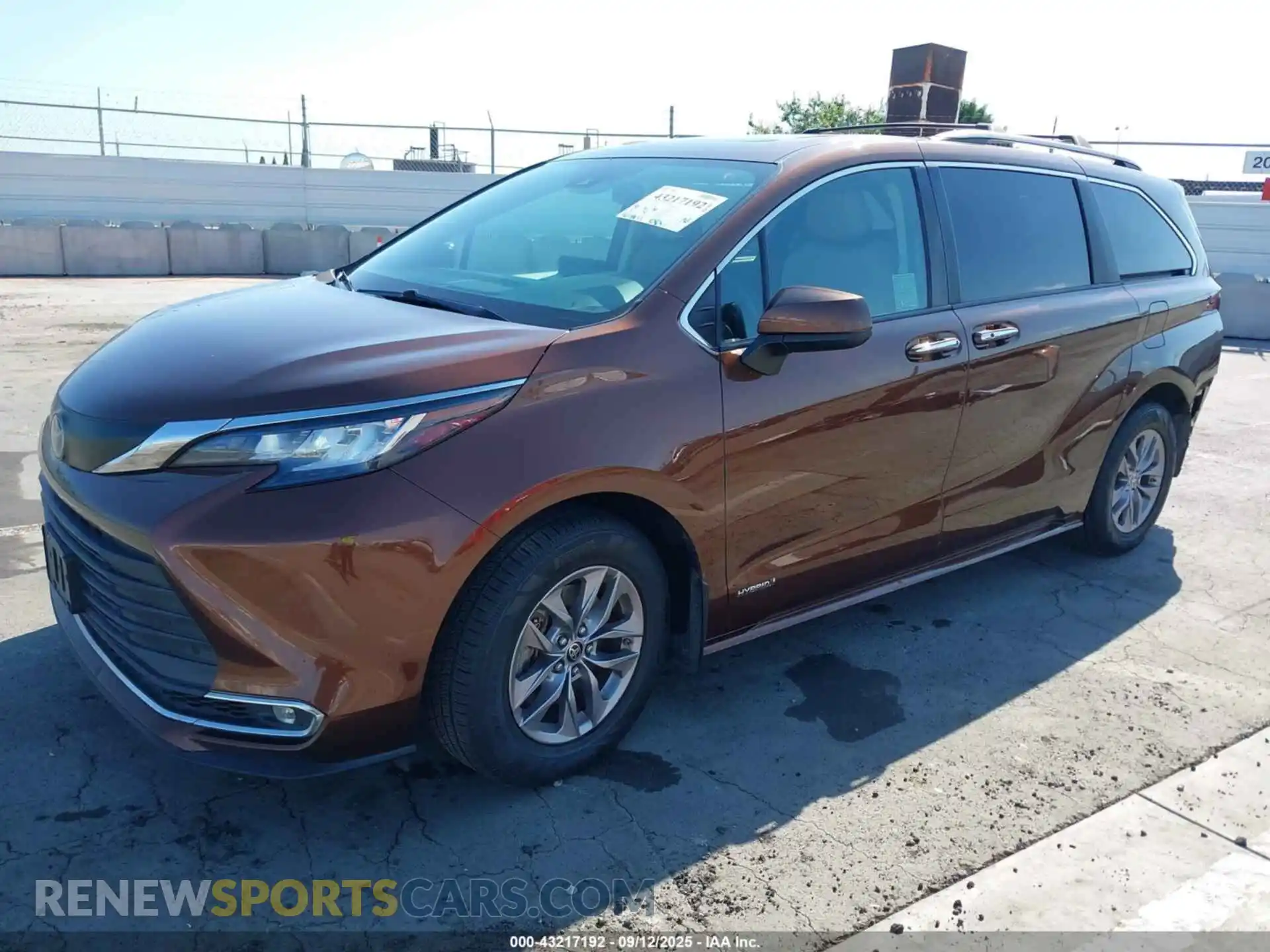 2 Photograph of a damaged car 5TDYRKEC5MS064805 TOYOTA SIENNA 2021