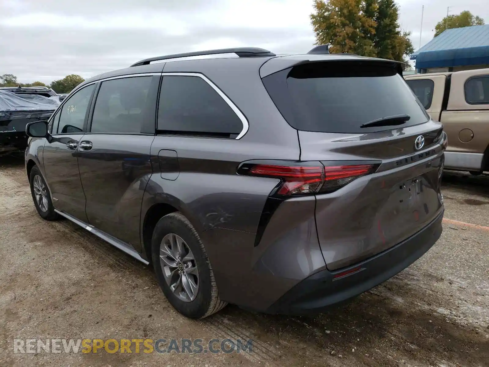 3 fotografías del automóvil dañado 5TDYRKEC6MS004788 TOYOTA SIENNA 2021