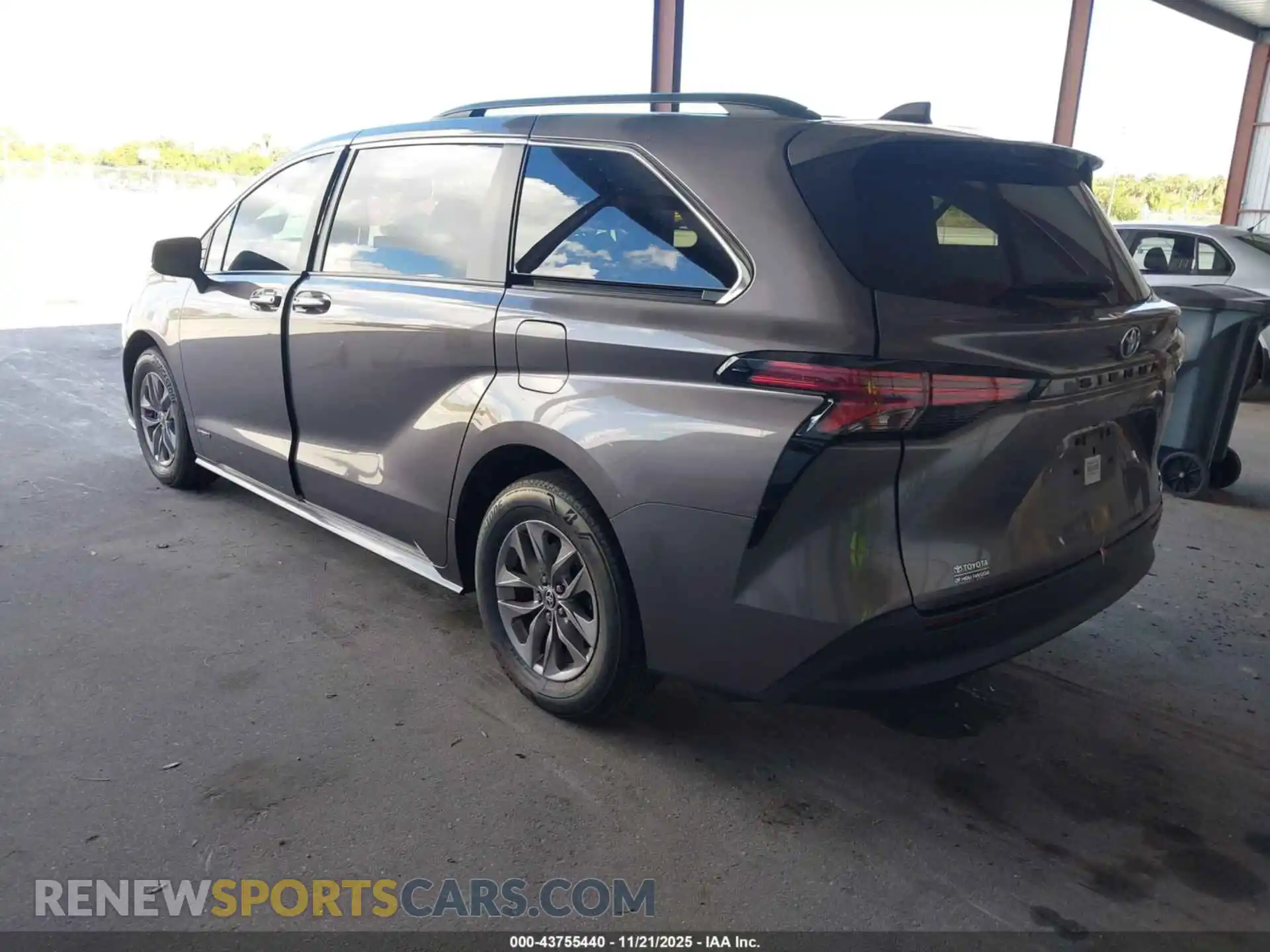 3 Photograph of a damaged car 5TDYRKEC6MS062366 TOYOTA SIENNA 2021