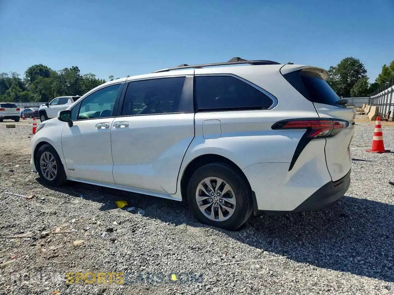 2 Photograph of a damaged car 5TDYRKEC9MS019690 TOYOTA SIENNA 2021