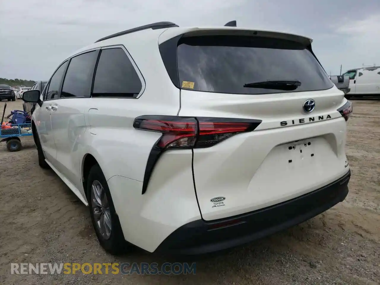 3 Photograph of a damaged car 5TDYRKECXMS051435 TOYOTA SIENNA 2021