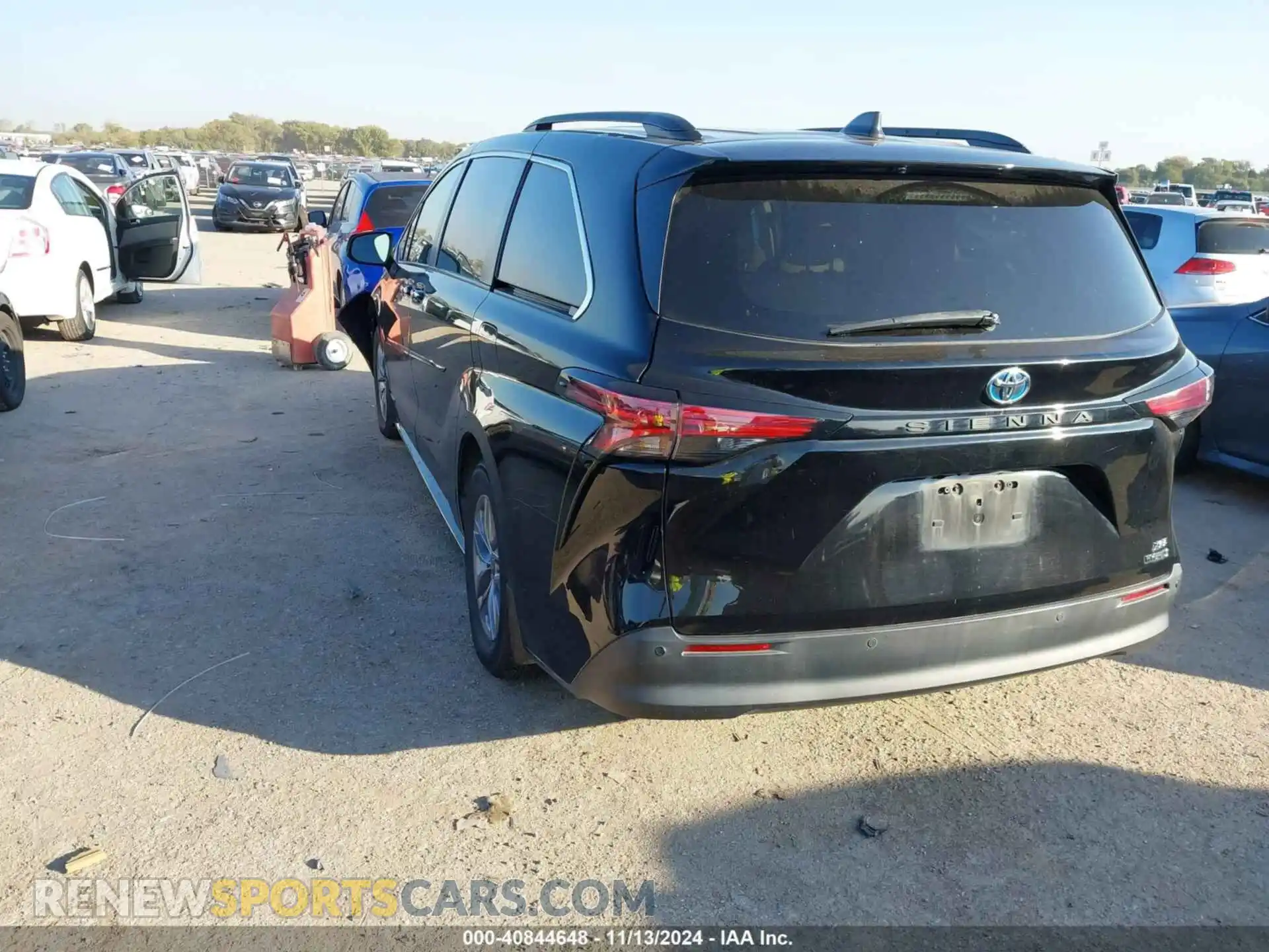 3 Photograph of a damaged car 5TDYRKECXMS068719 TOYOTA SIENNA 2021