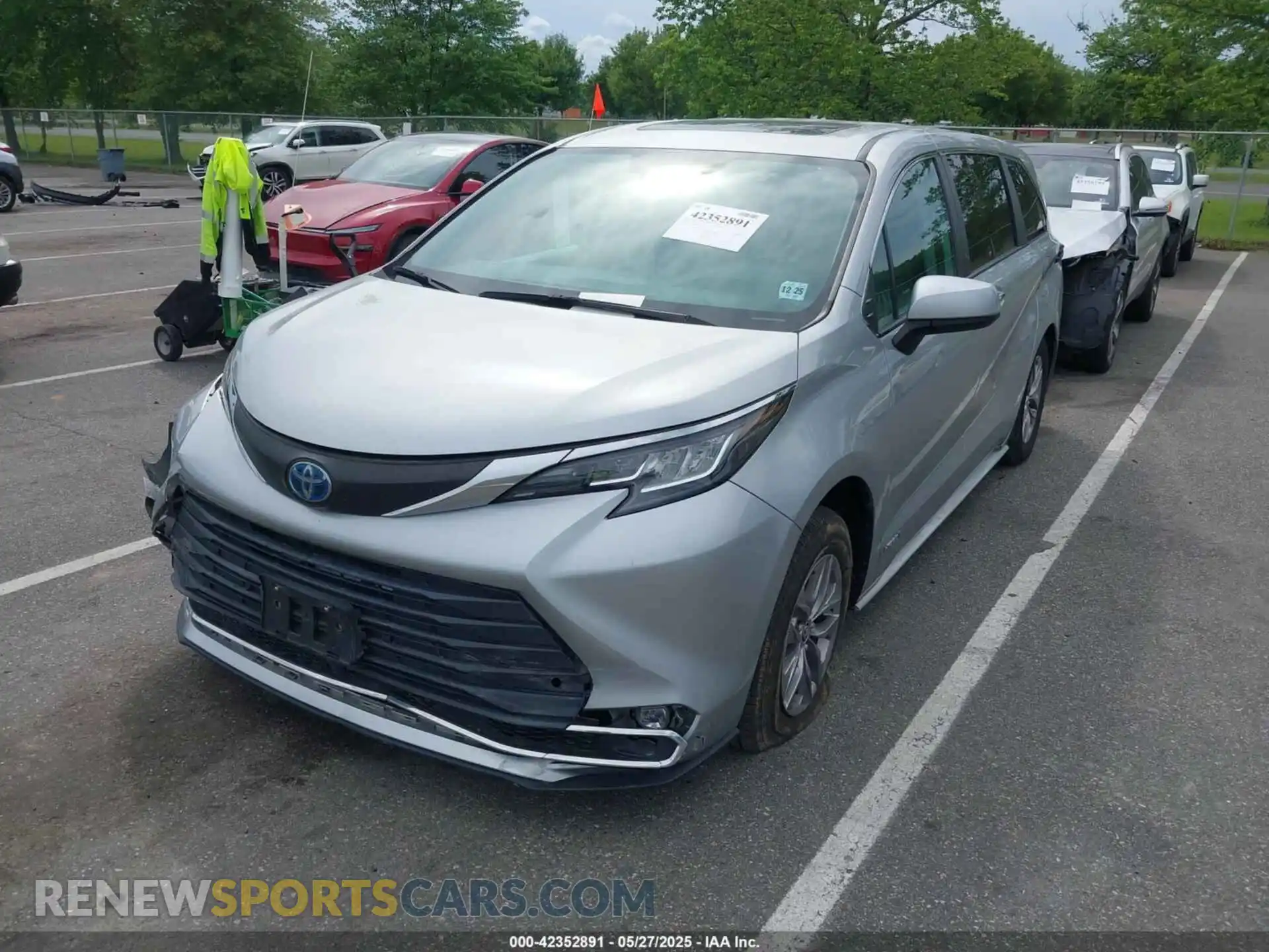 2 Photograph of a damaged car 5TDYSKFC4MS004419 TOYOTA SIENNA 2021