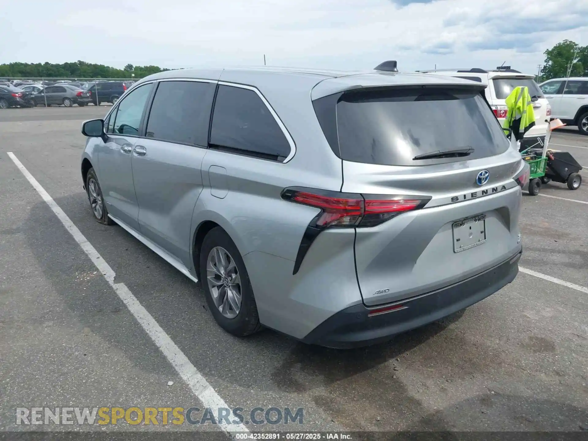 3 Photograph of a damaged car 5TDYSKFC4MS004419 TOYOTA SIENNA 2021