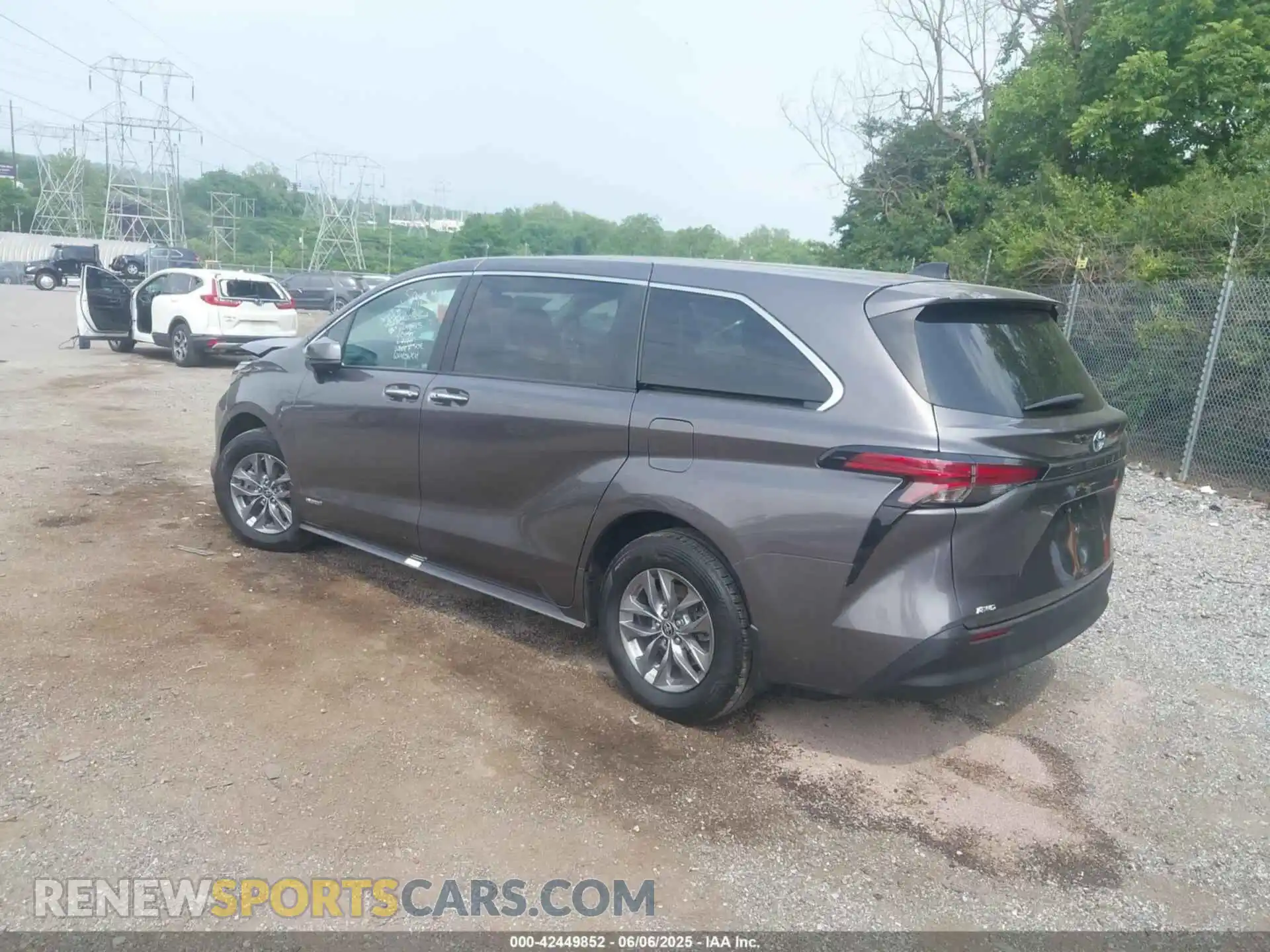 3 Photograph of a damaged car 5TDYSKFC9MS014413 TOYOTA SIENNA 2021