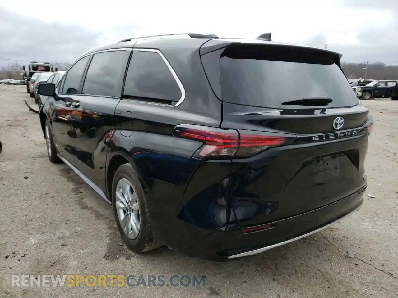 3 Photograph of a damaged car 5TDZRKEC0MS062089 TOYOTA SIENNA 2021