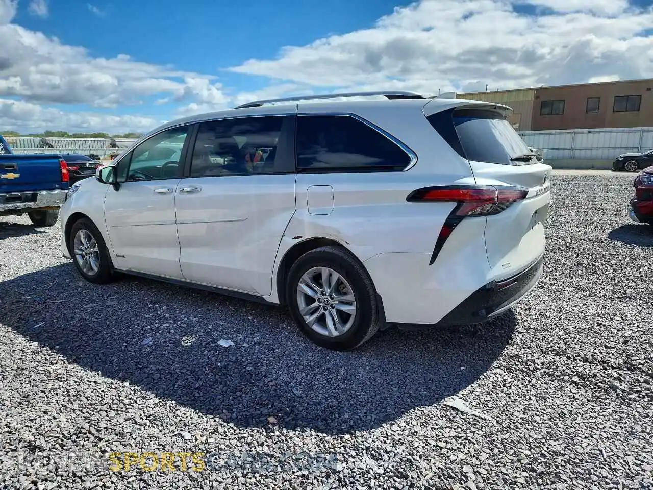 2 fotografías del automóvil dañado 5TDZRKEC1MS054079 TOYOTA SIENNA 2021