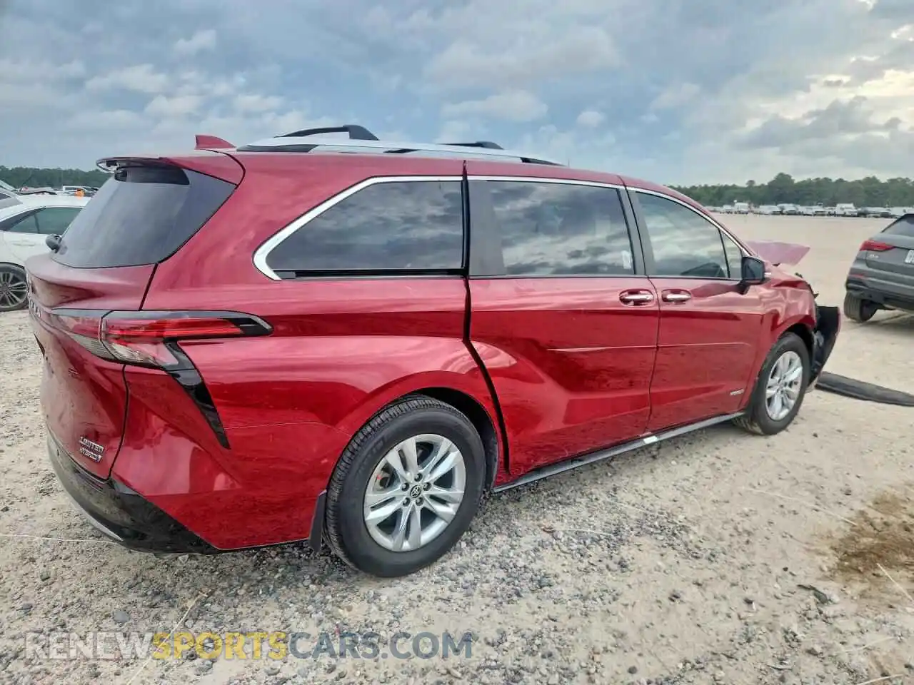 3 Photograph of a damaged car 5TDZRKEC2MS066841 TOYOTA SIENNA 2021