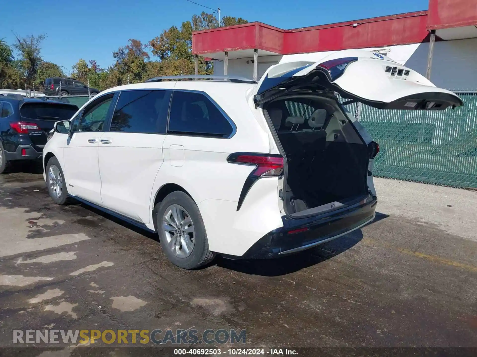 3 Photograph of a damaged car 5TDZRKEC6MS002771 TOYOTA SIENNA 2021
