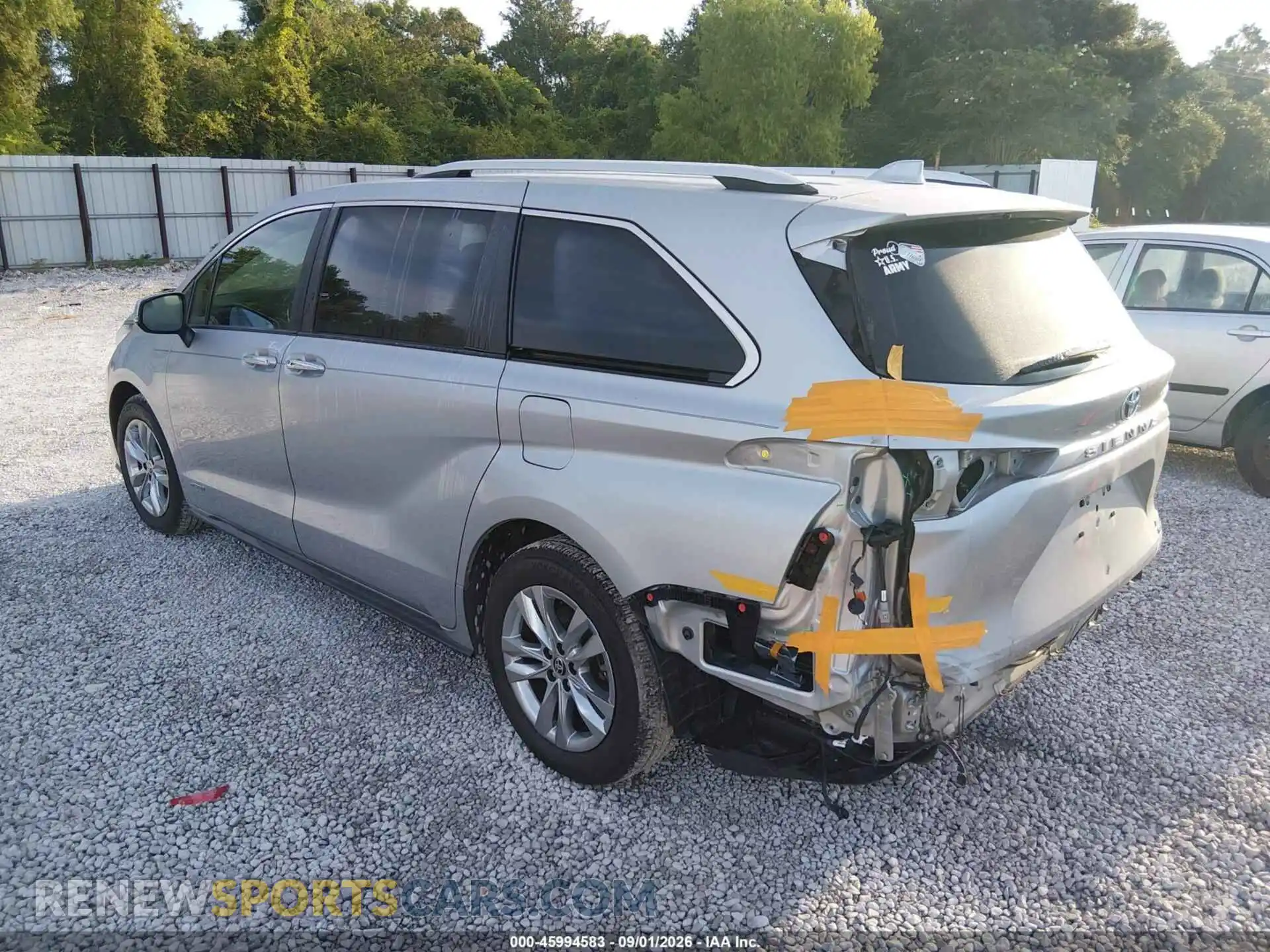 3 Photograph of a damaged car 5TDZRKEC6MS010563 TOYOTA SIENNA 2021