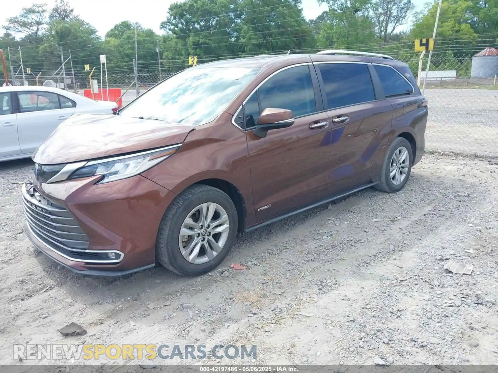 2 Photograph of a damaged car 5TDZRKEC7MS001242 TOYOTA SIENNA 2021