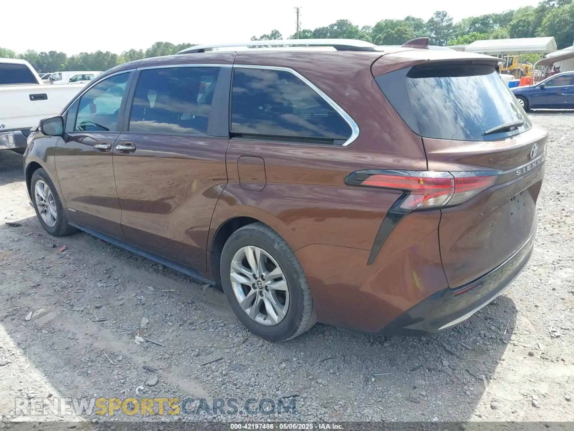 3 Photograph of a damaged car 5TDZRKEC7MS001242 TOYOTA SIENNA 2021
