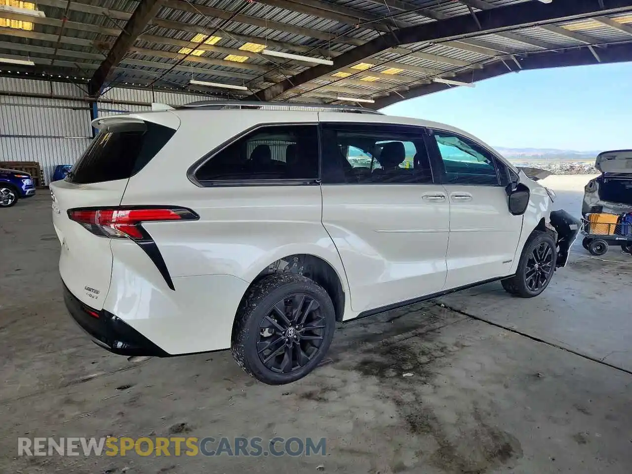 3 Photograph of a damaged car 5TDZSKFC1MS013406 TOYOTA SIENNA 2021