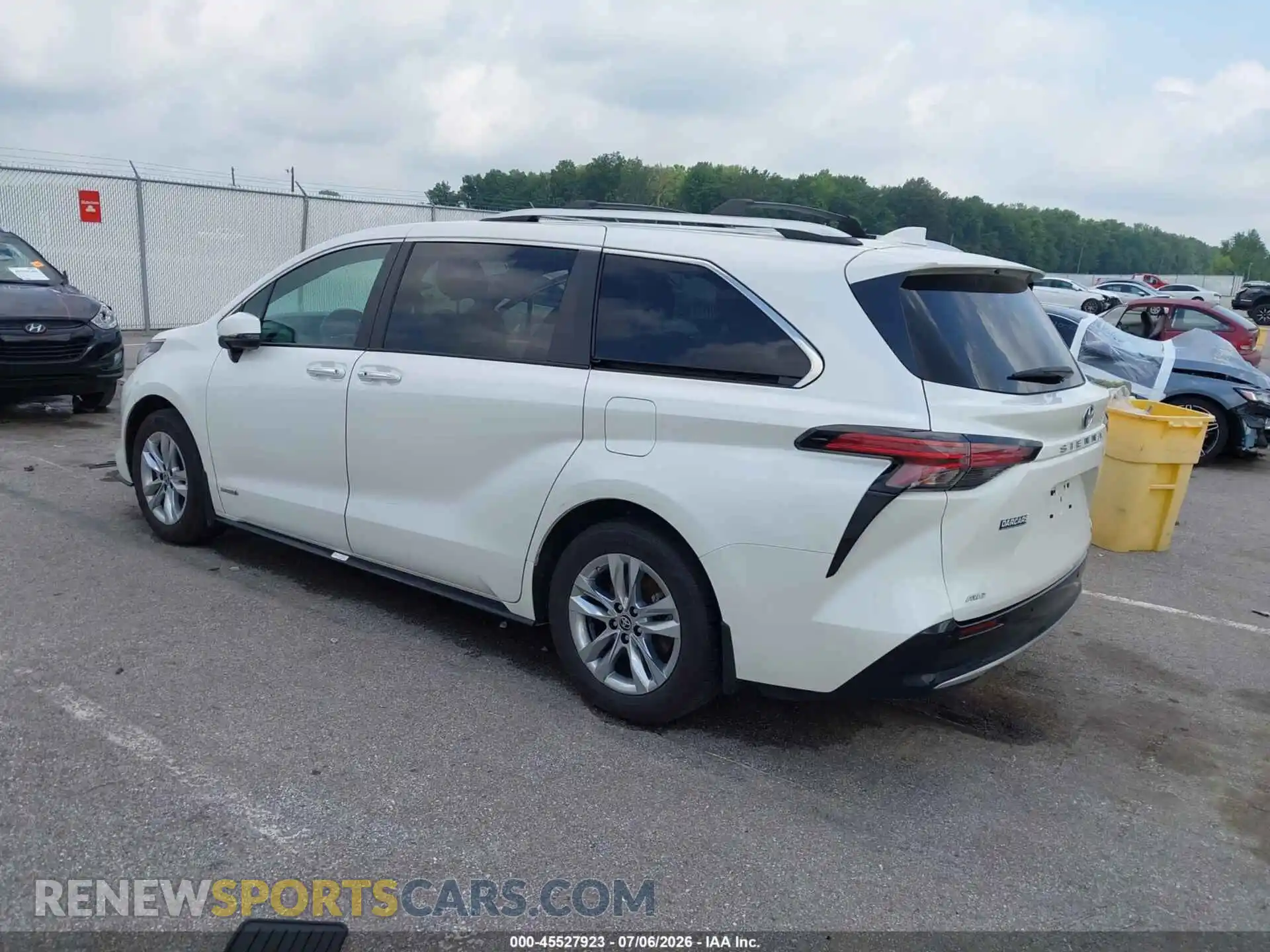 3 Photograph of a damaged car 5TDZSKFC1MS033008 TOYOTA SIENNA 2021
