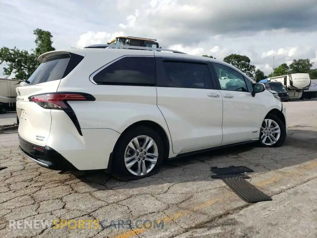 3 Photograph of a damaged car 5TDZSKFC8MS004959 TOYOTA SIENNA 2021