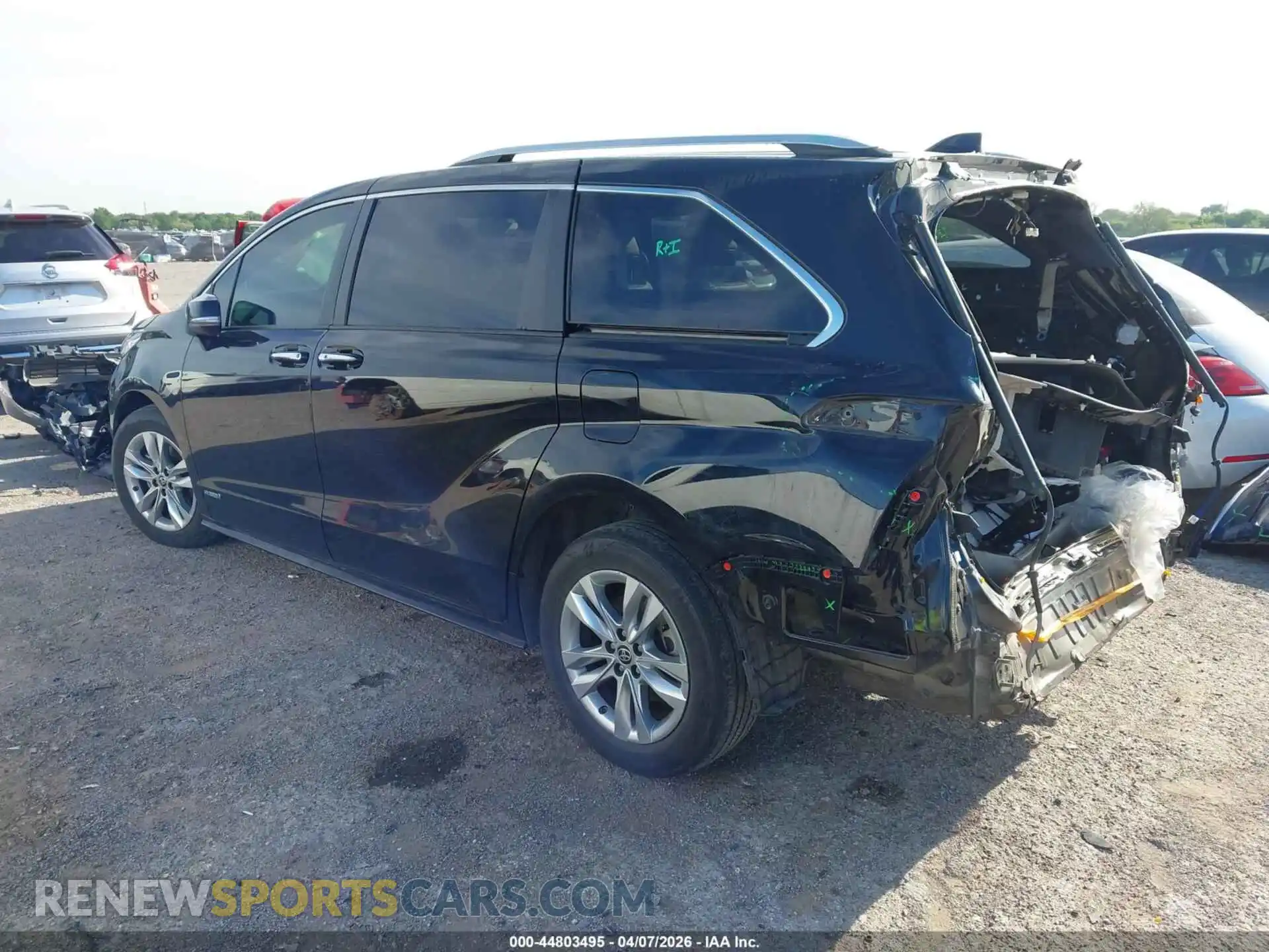 3 Photograph of a damaged car 5TDZSKFCXMS033279 TOYOTA SIENNA 2021