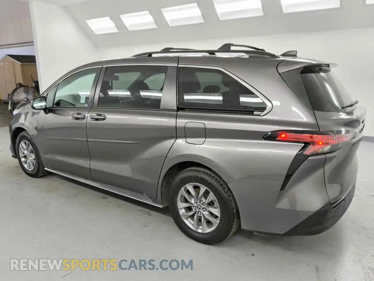 2 fotografías del automóvil dañado 5TDBRKEC9NS087737 TOYOTA SIENNA 2022