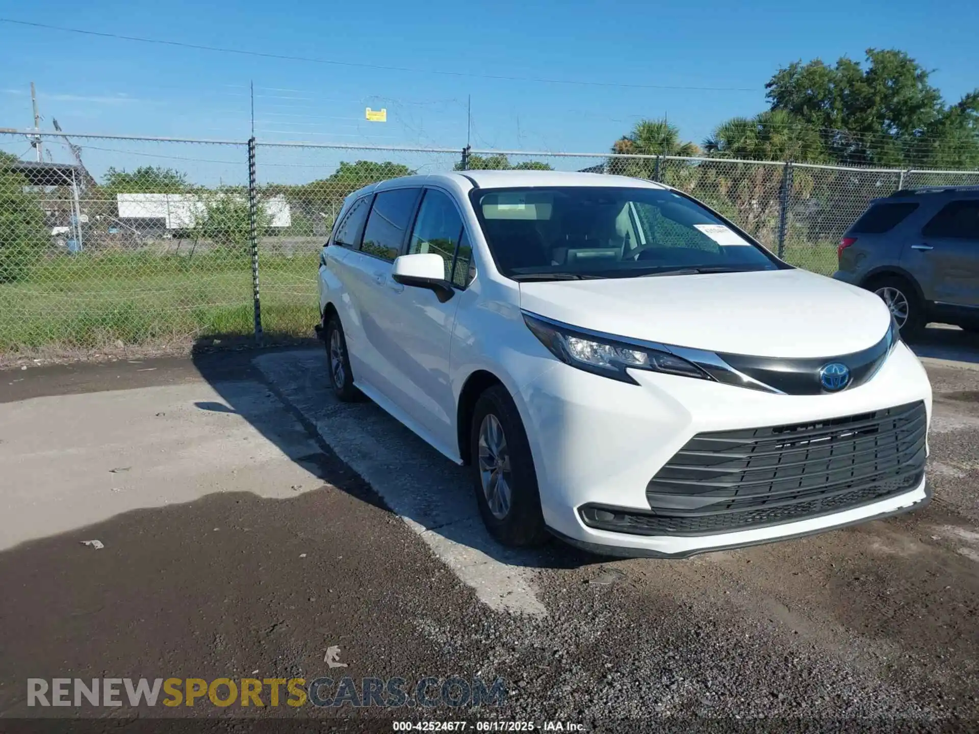 1 Photograph of a damaged car 5TDKRKEC5NS108129 TOYOTA SIENNA 2022