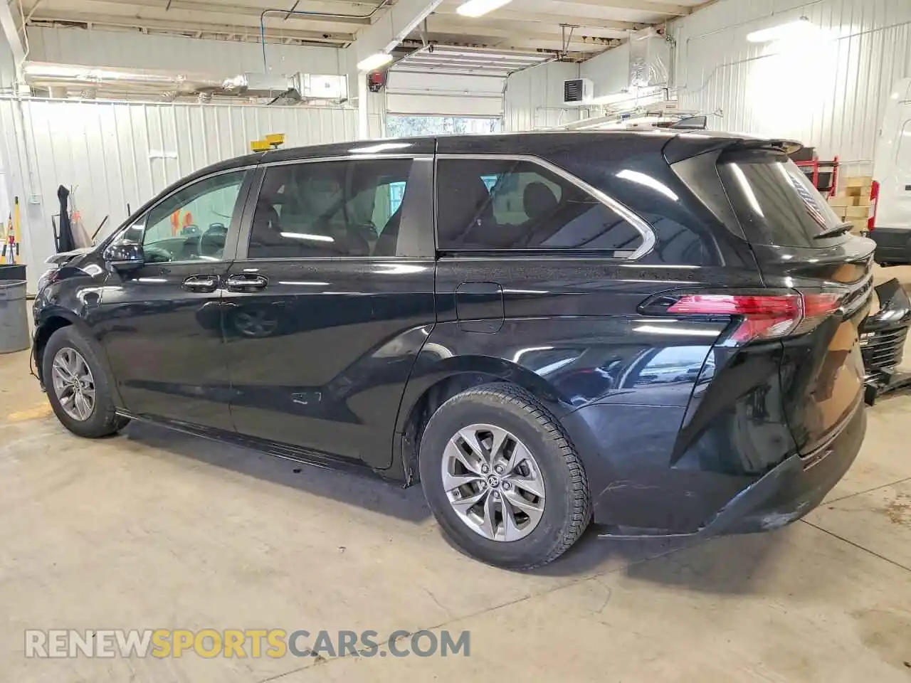 2 fotografías del automóvil dañado 5TDYRKEC2NS100497 TOYOTA SIENNA 2022