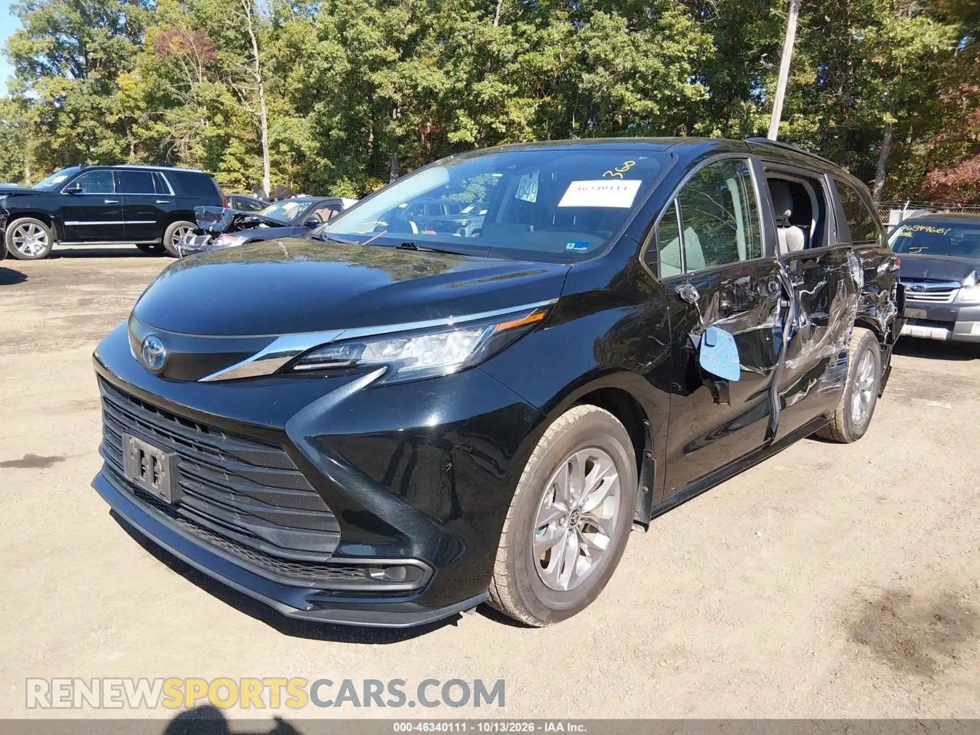 2 Photograph of a damaged car 5TDBRKEC4PS164923 TOYOTA SIENNA 2023
