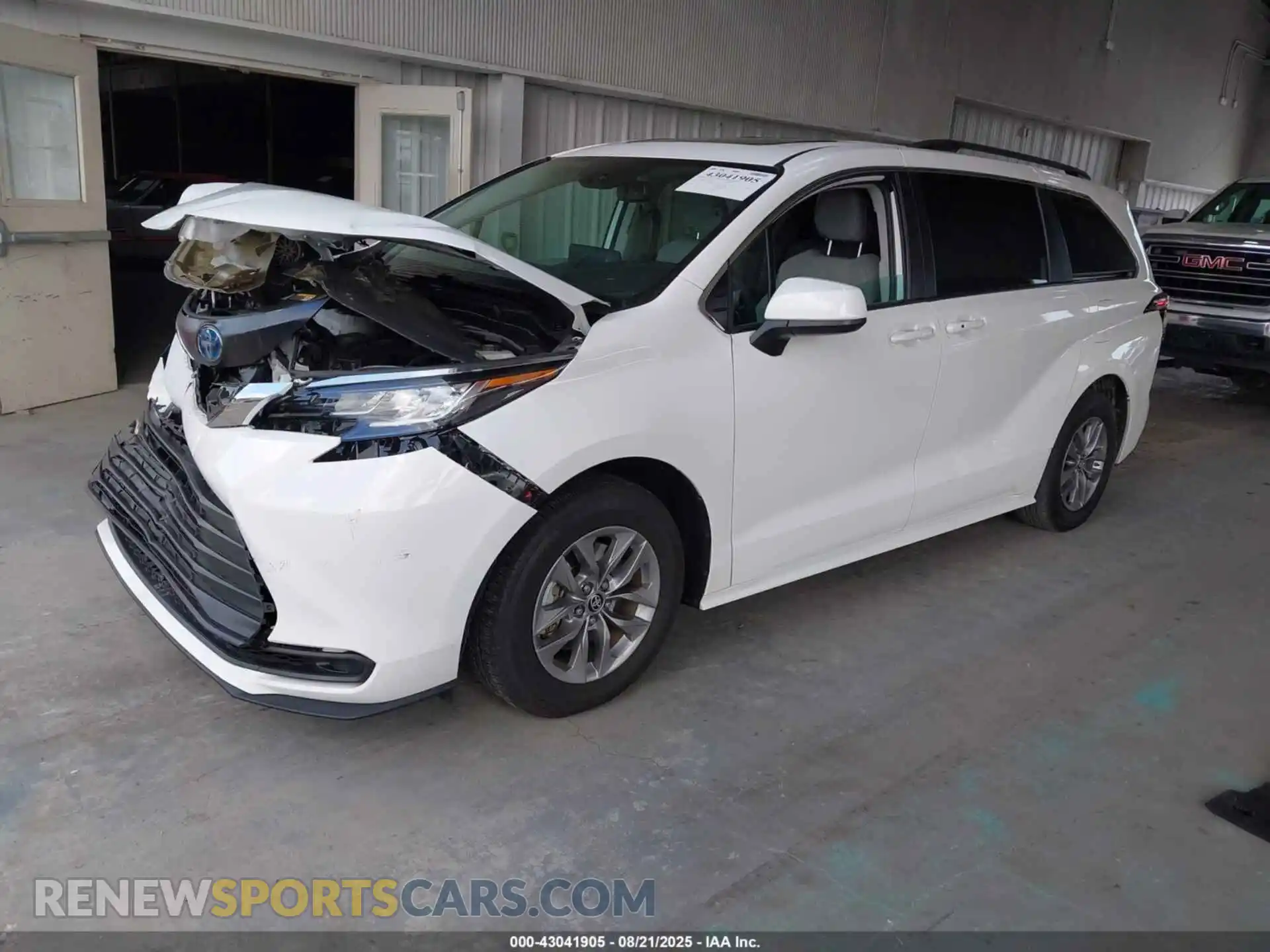 2 Photograph of a damaged car 5TDBRKEC8PS178940 TOYOTA SIENNA 2023