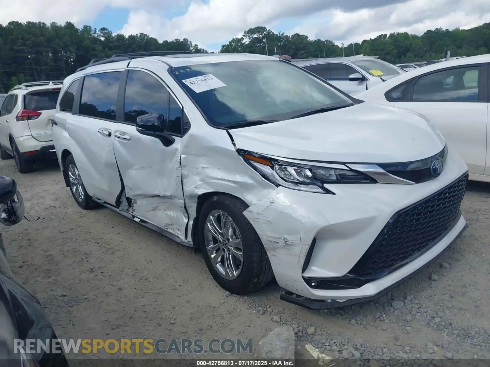 1 Photograph of a damaged car 5TDCSKFC7PS081994 TOYOTA SIENNA 2023