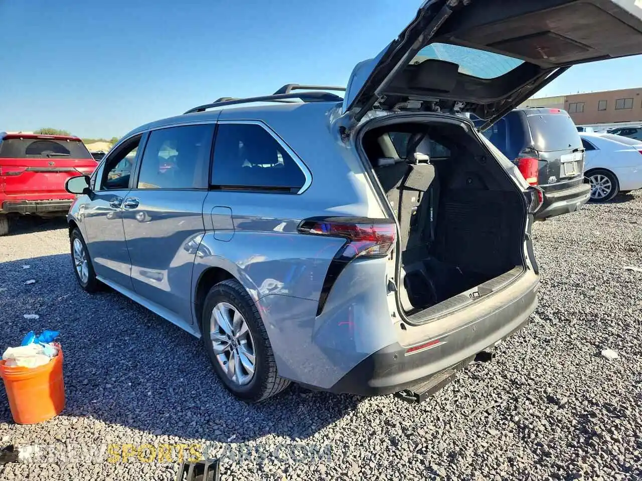 2 fotografías del automóvil dañado 5TDCSKFCXPS092309 TOYOTA SIENNA 2023
