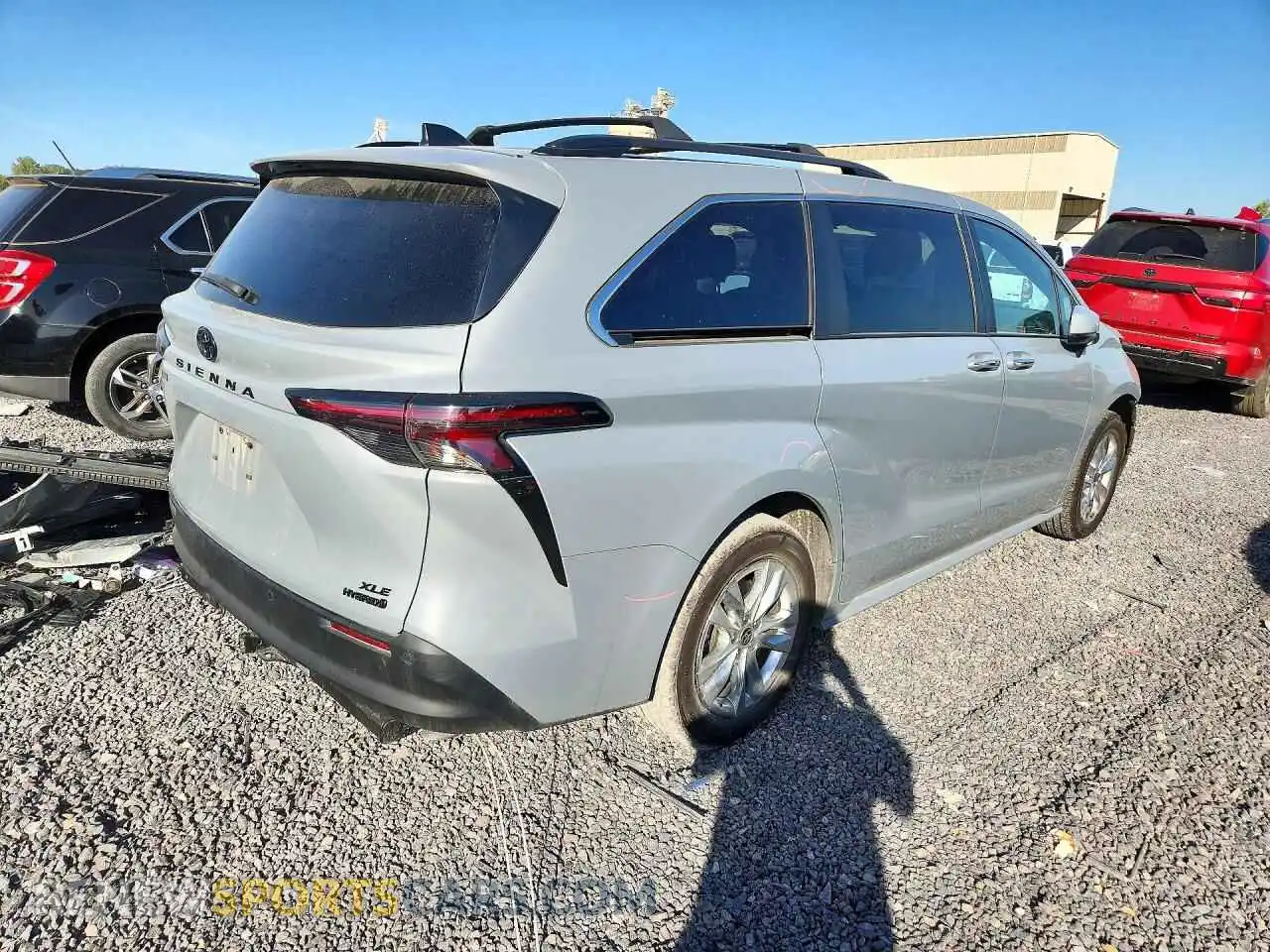 3 fotografías del automóvil dañado 5TDCSKFCXPS092309 TOYOTA SIENNA 2023