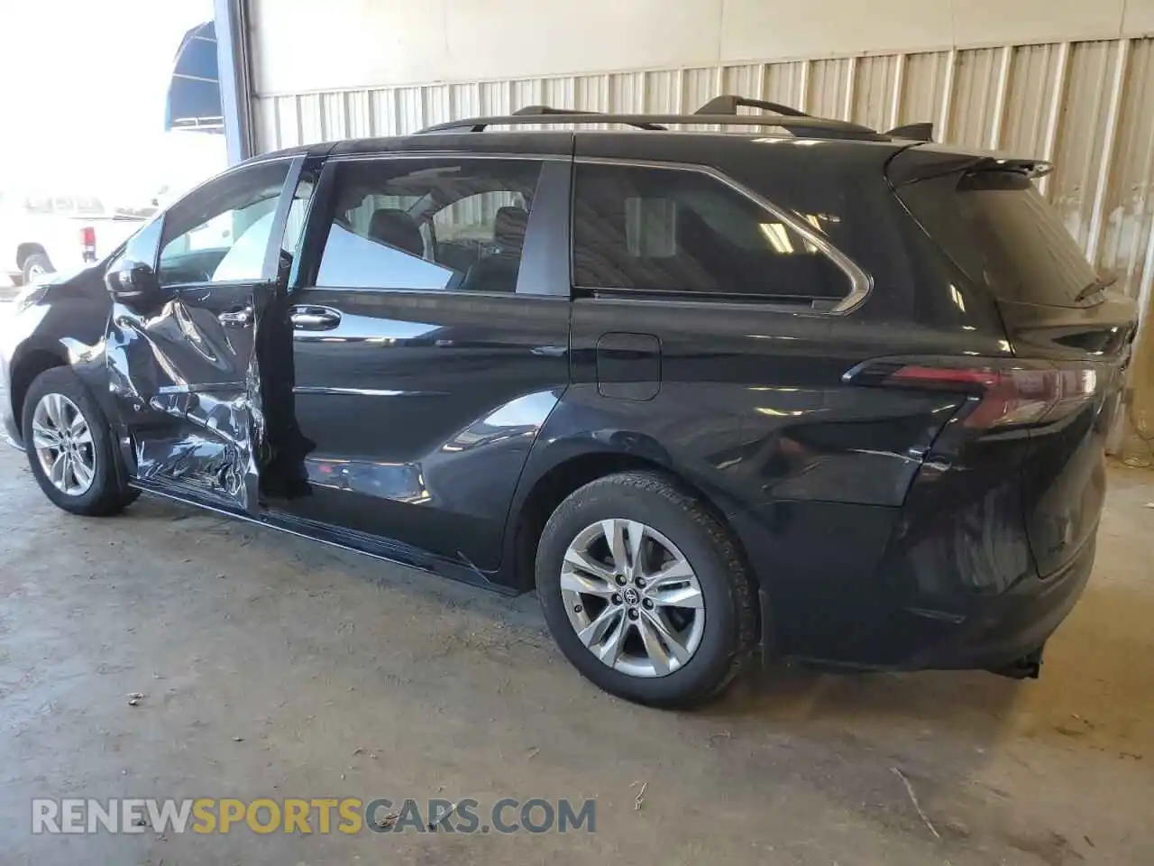 2 Photograph of a damaged car 5TDCSKFCXPS107701 TOYOTA SIENNA 2023