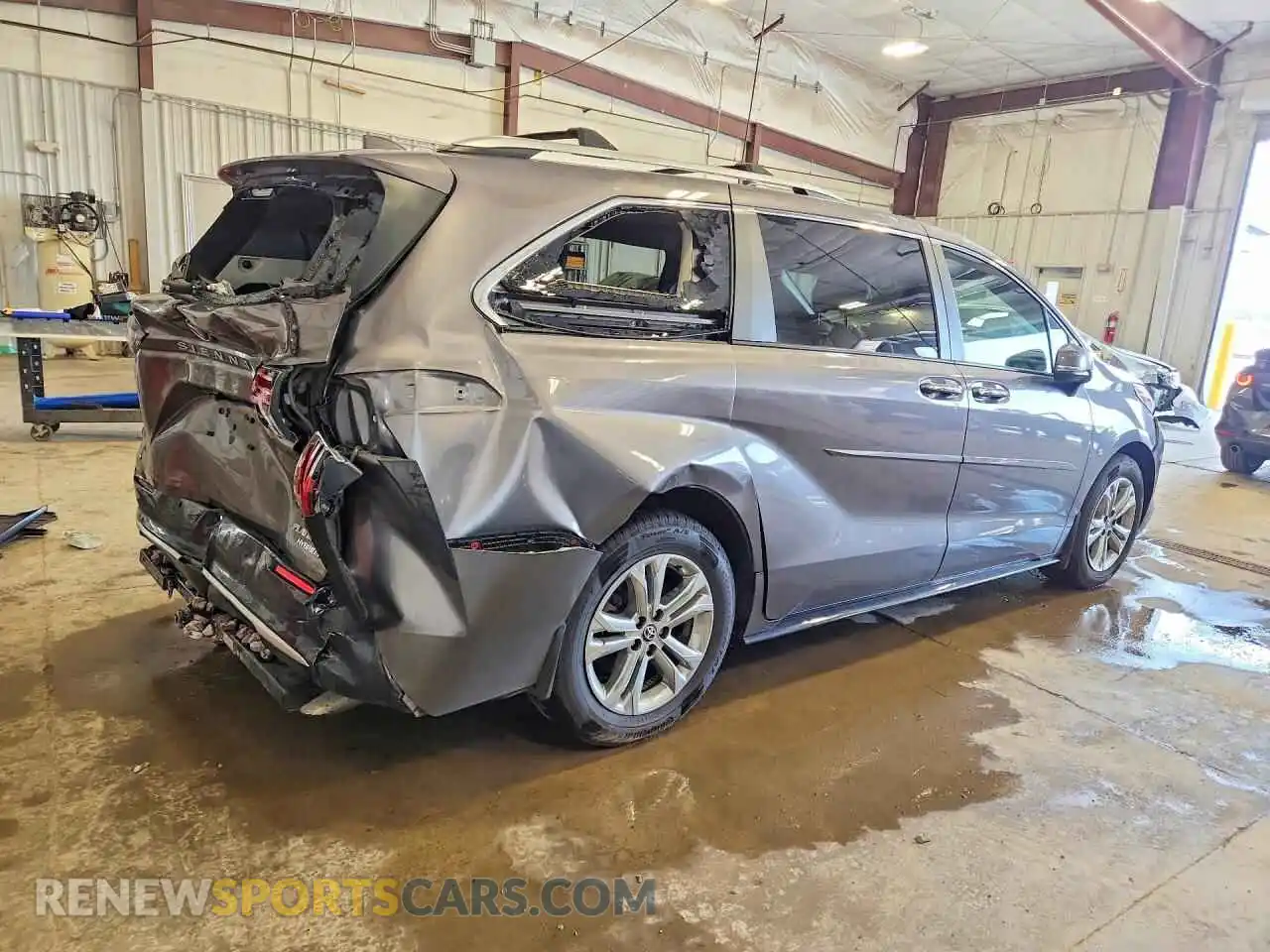 3 fotografías del automóvil dañado 5TDESKFC0PS095082 TOYOTA SIENNA 2023