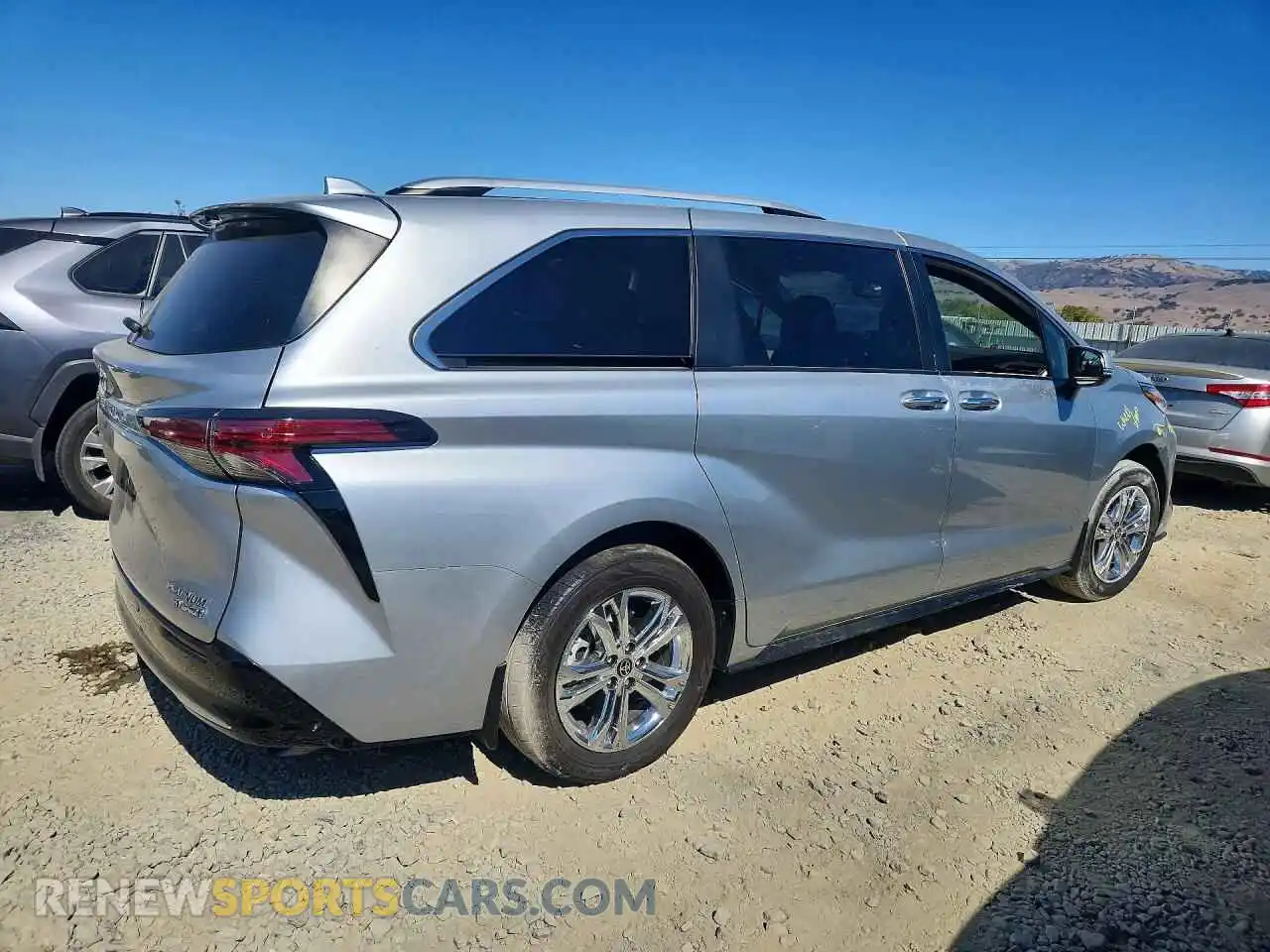 3 Photograph of a damaged car 5TDESKFC2PS090675 TOYOTA SIENNA 2023