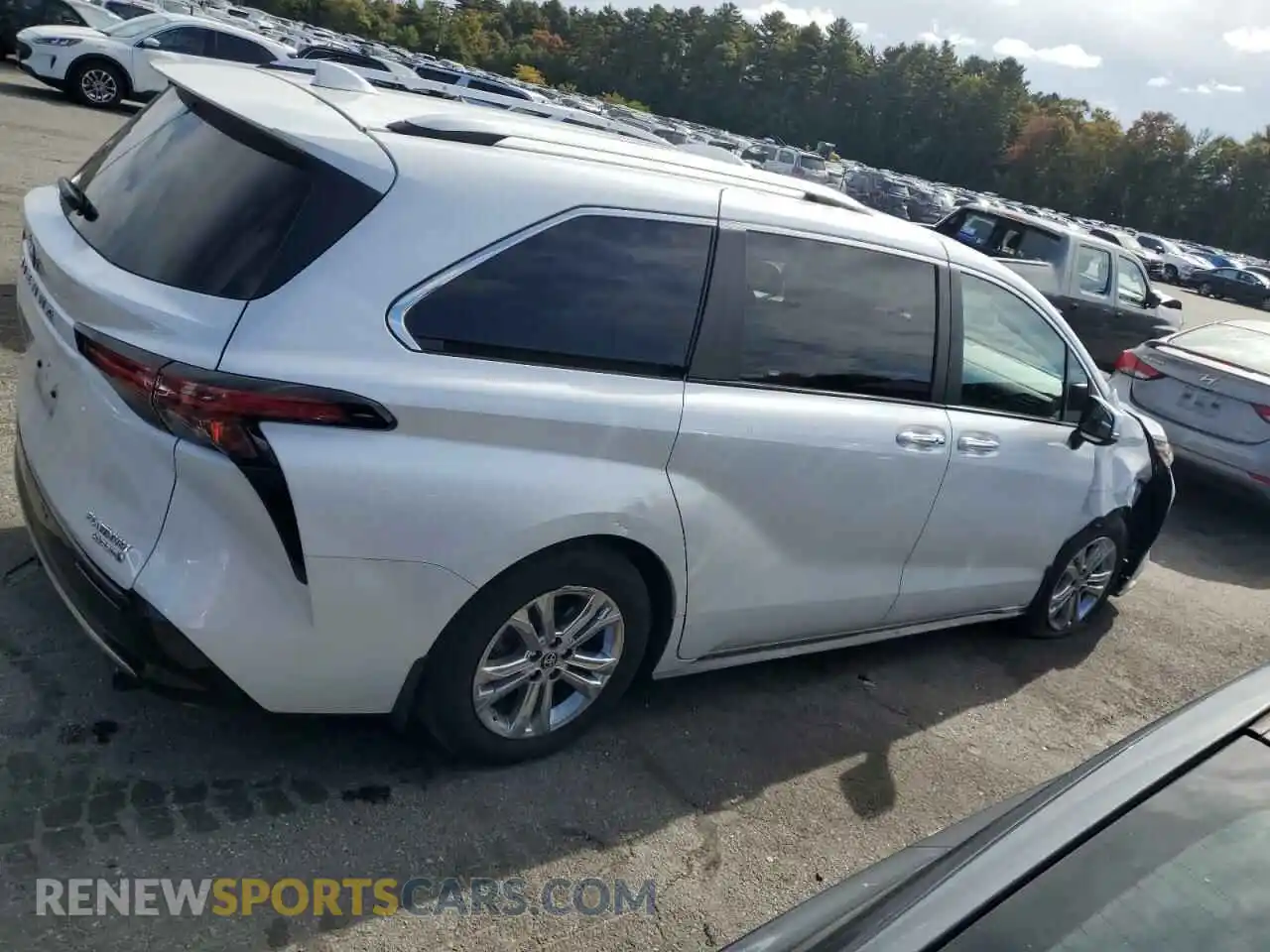 3 Photograph of a damaged car 5TDESKFC2PS094807 TOYOTA SIENNA 2023
