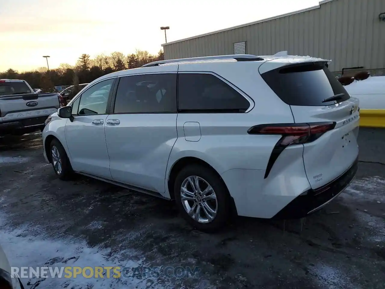 2 Photograph of a damaged car 5TDESKFC2PS100864 TOYOTA SIENNA 2023