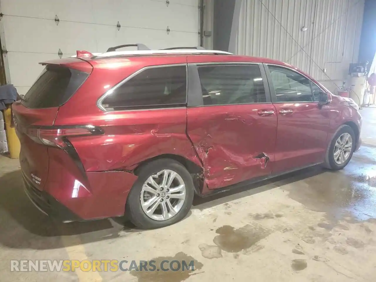 3 Photograph of a damaged car 5TDESKFC3PS098476 TOYOTA SIENNA 2023