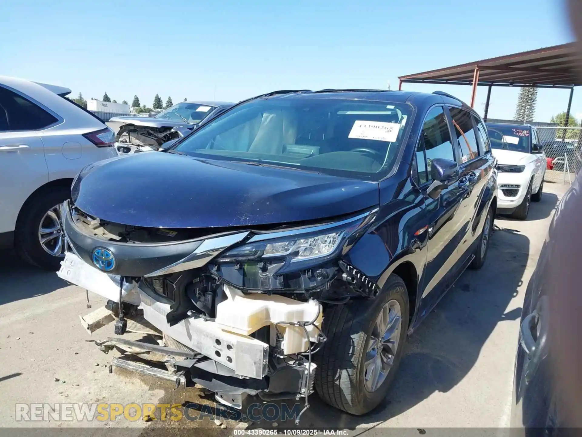 2 Photograph of a damaged car 5TDYRKEC3PS171596 TOYOTA SIENNA 2023