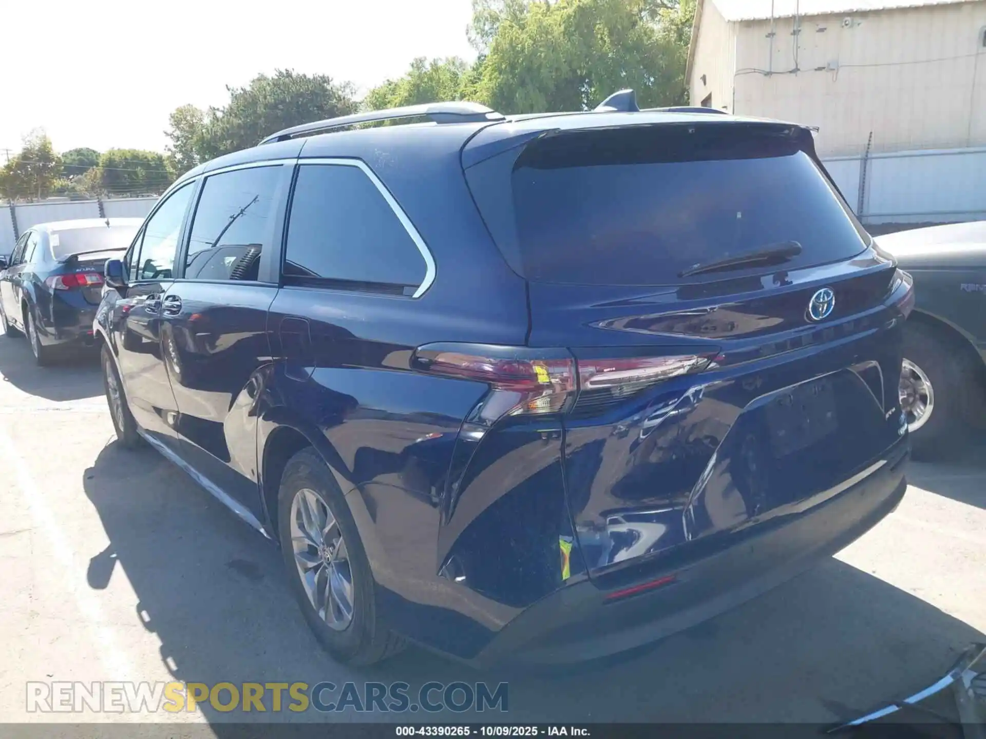 3 Photograph of a damaged car 5TDYRKEC3PS171596 TOYOTA SIENNA 2023