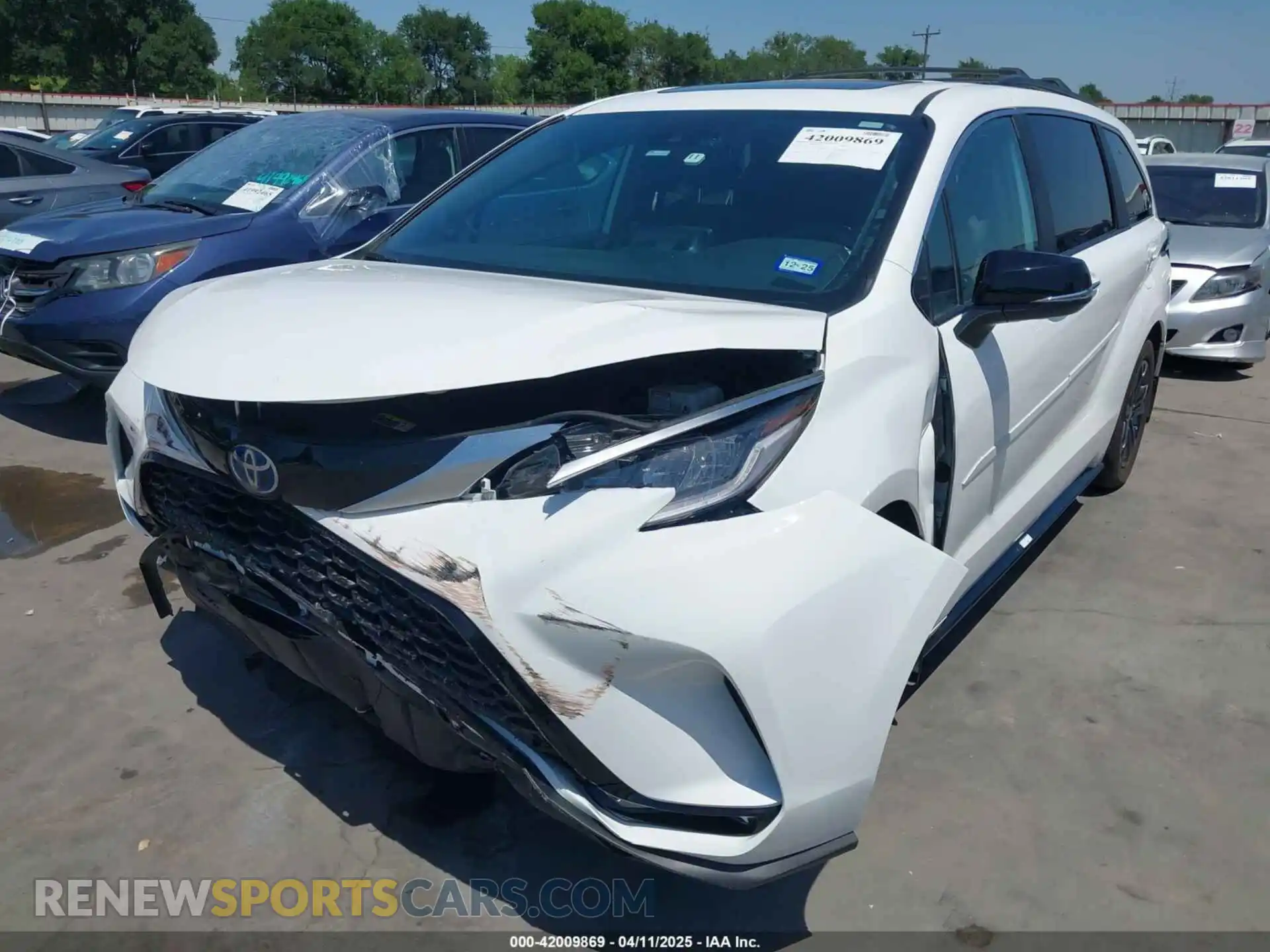 2 Photograph of a damaged car 5TDCSKFC8RS115976 TOYOTA SIENNA 2024