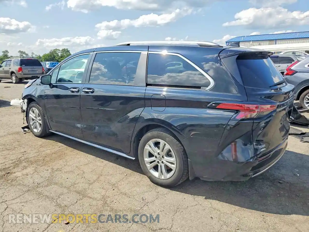 2 Photograph of a damaged car 5TDESKFC0RS124003 TOYOTA SIENNA 2024