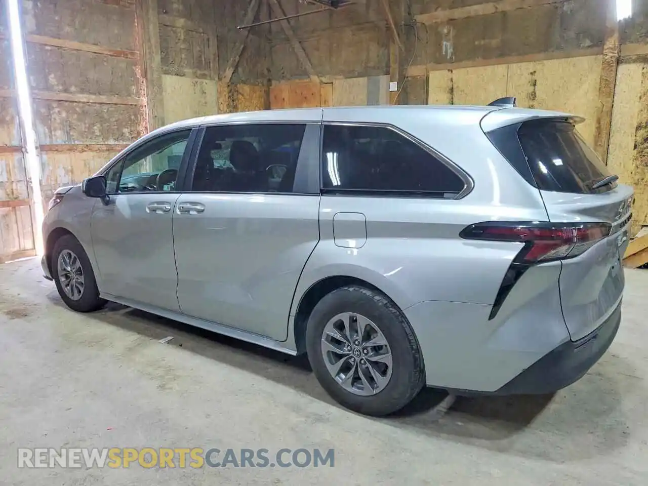 2 Photograph of a damaged car 5TDKRKEC9RS187942 TOYOTA SIENNA 2024