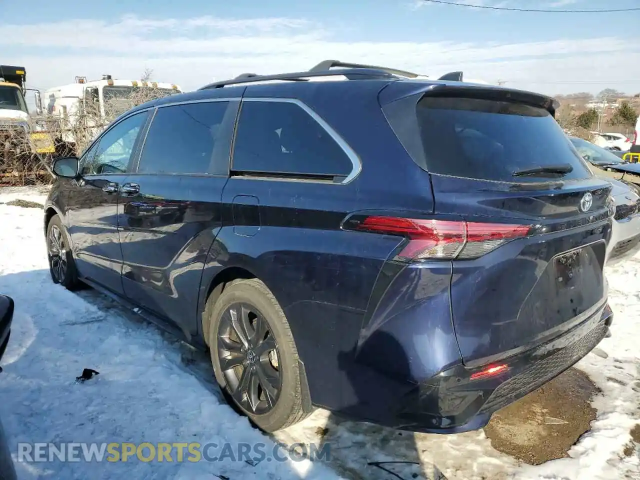 2 fotografías del automóvil dañado 5TDXRKEC2RS187433 TOYOTA SIENNA 2024