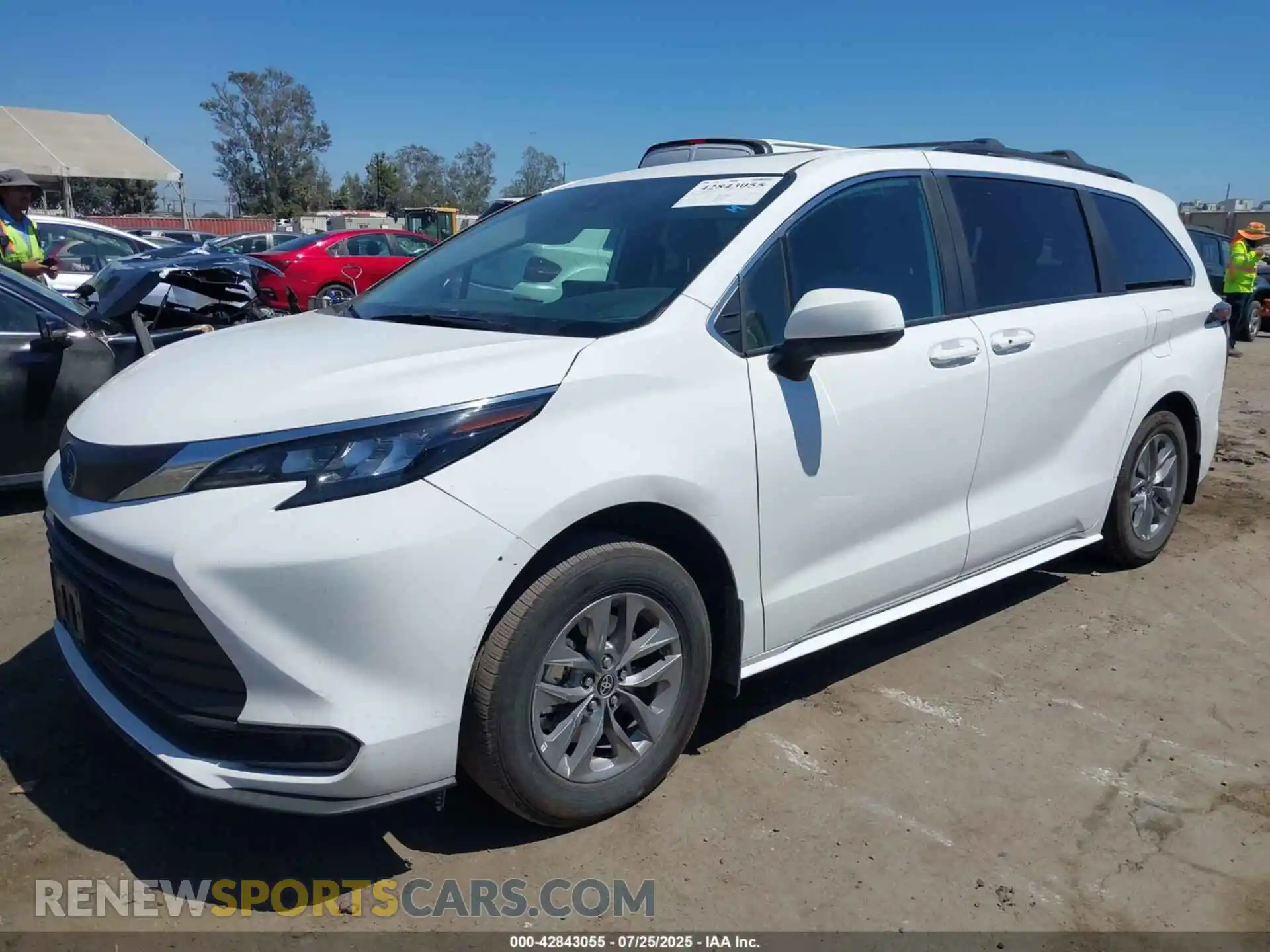 2 Фотография поврежденного автомобиля 5TDBRKEC6SS239761 TOYOTA SIENNA 2025