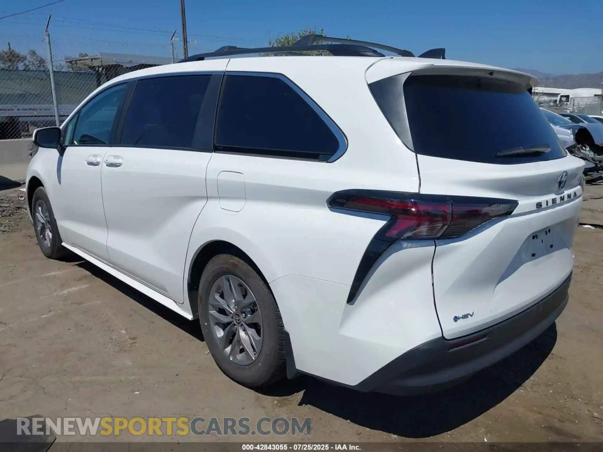 3 Фотография поврежденного автомобиля 5TDBRKEC6SS239761 TOYOTA SIENNA 2025