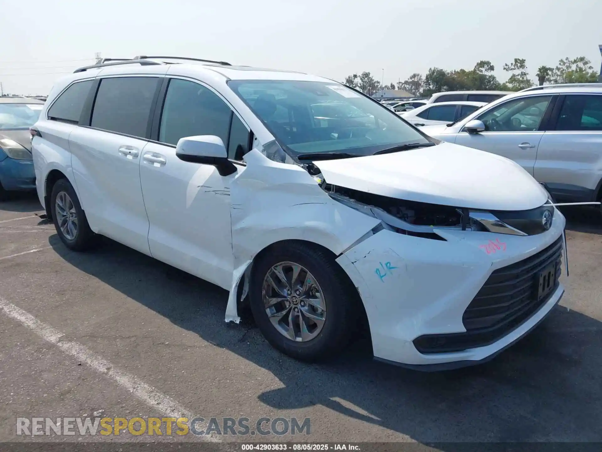 1 Photograph of a damaged car 5TDBRKEC9SS258661 TOYOTA SIENNA 2025