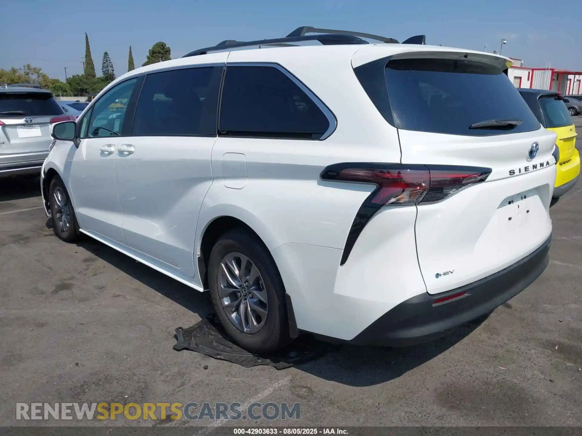 3 Photograph of a damaged car 5TDBRKEC9SS258661 TOYOTA SIENNA 2025