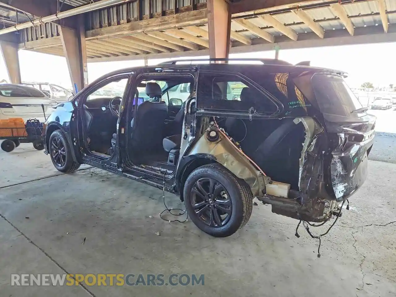 2 fotografías del automóvil dañado 5TDCSKFC0SS173893 TOYOTA SIENNA 2025