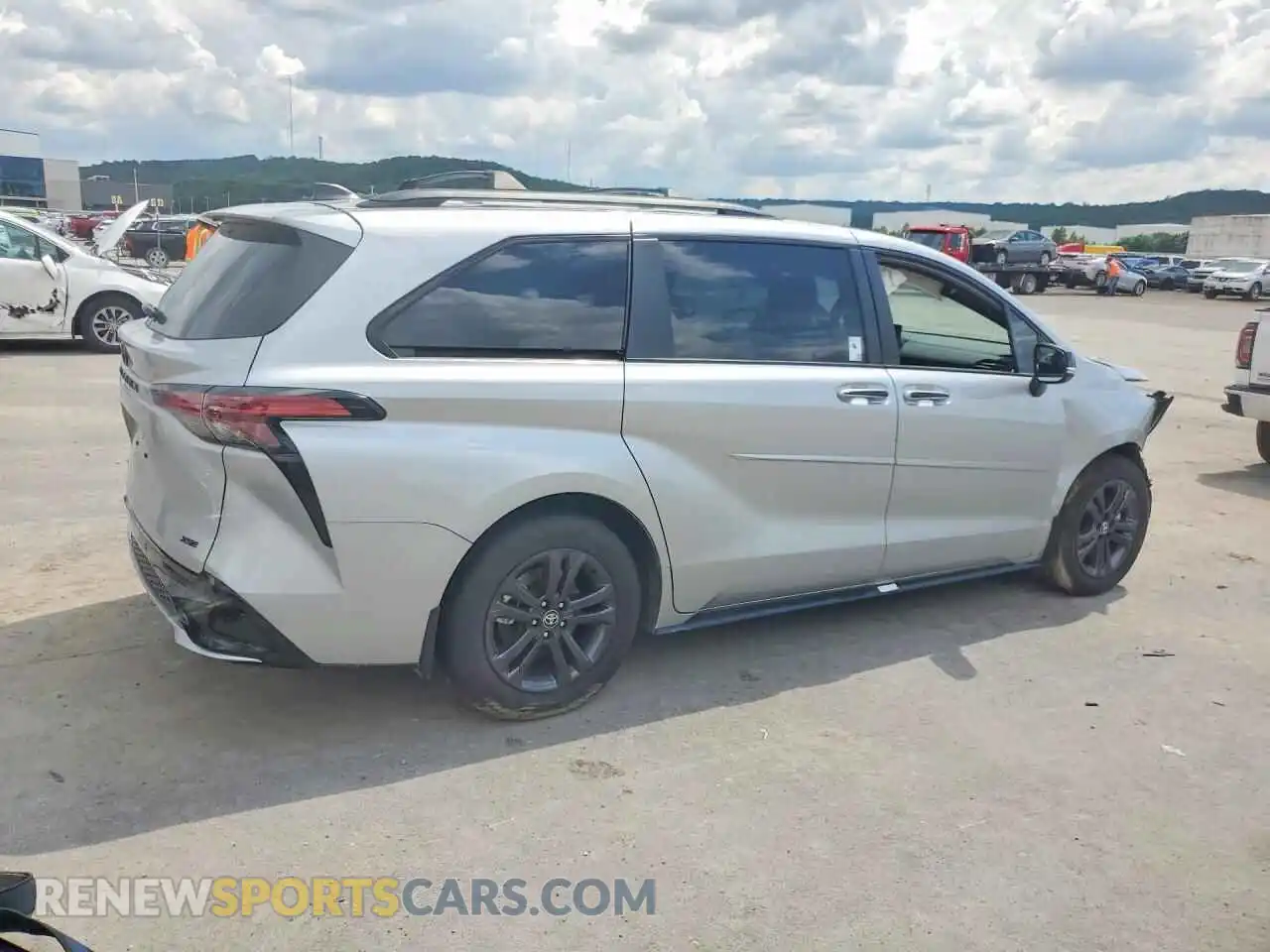 3 Фотография поврежденного автомобиля 5TDCSKFC9SS218359 TOYOTA SIENNA 2025