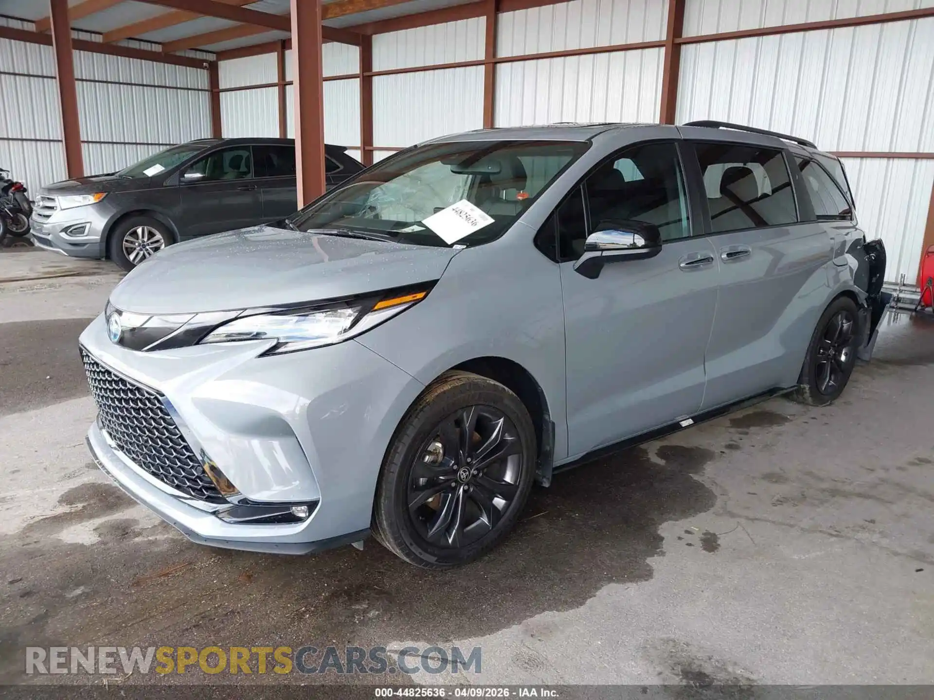 2 Photograph of a damaged car 5TDDRKEC5SS256575 TOYOTA SIENNA 2025
