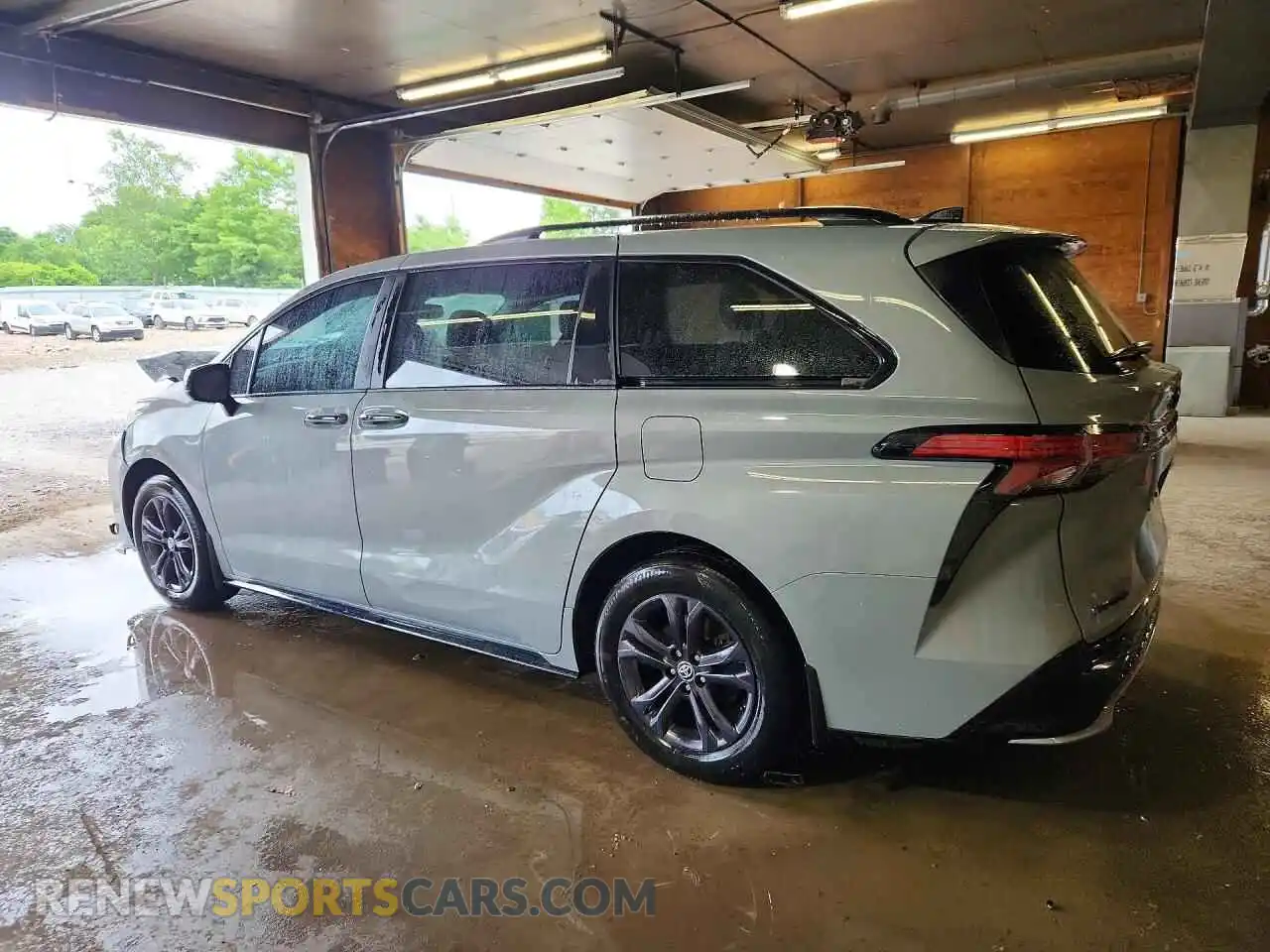 2 Photograph of a damaged car 5TDDSKFC3SS169261 TOYOTA SIENNA 2025