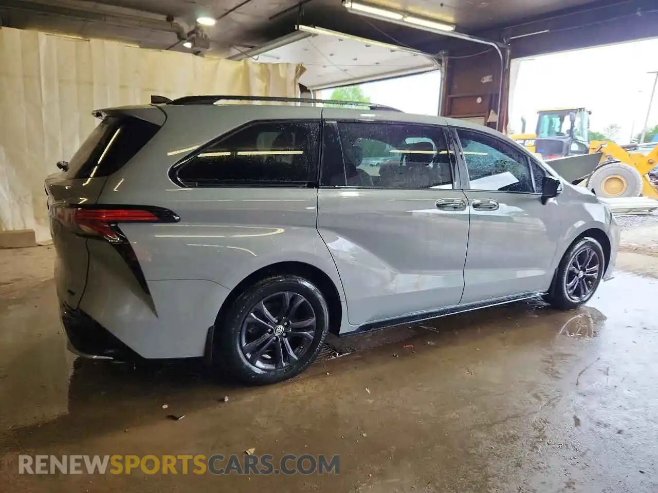 3 Photograph of a damaged car 5TDDSKFC3SS169261 TOYOTA SIENNA 2025